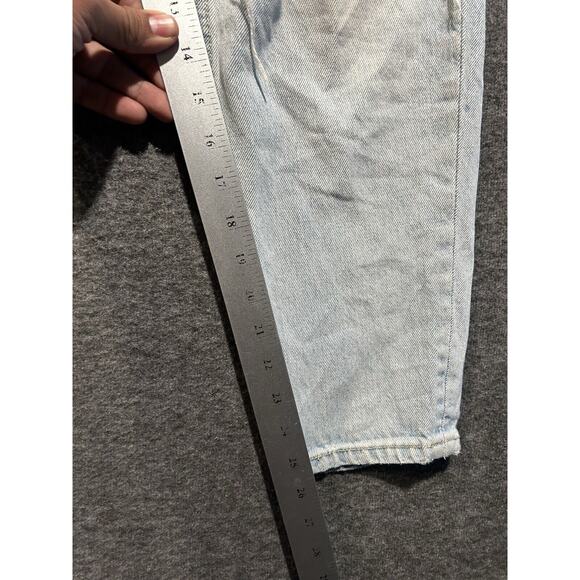 Levi's Womens Jeans Size 27x25 Blue Denim Mom Jeans Cotton Denim Light Wash - Picture 3 of 9